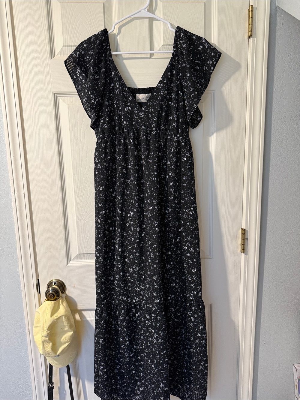 Universal Thread Floral Maxi Dress in Black & White Size Medium